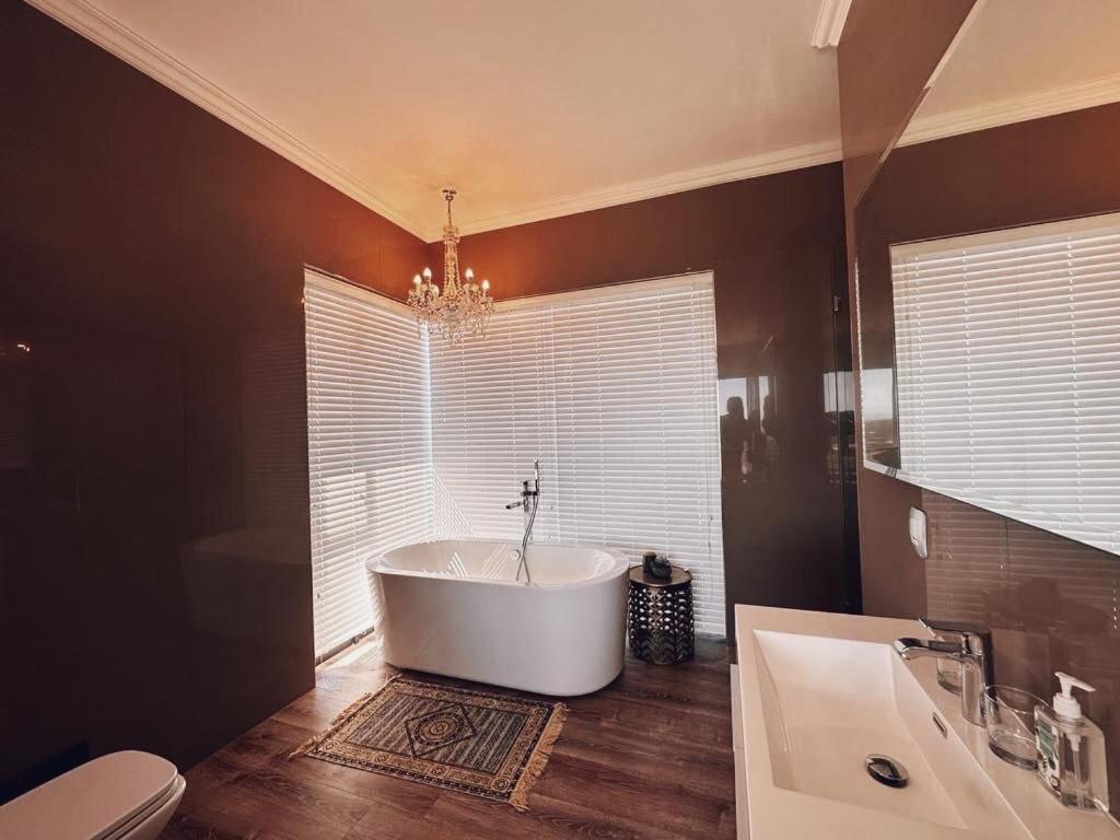 Luxury Home Located On Pinnacle Point Golf Estate 莫塞尔湾 外观 照片
